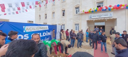 Fakülte dekanımız ve Fakülte sekreterimiz Suriye Azez'de üniversite yurdu açılışına katıldı.